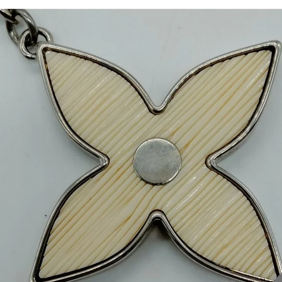 Louis Vuitton Fleur D’Epi Bag Charm Logo Statement Key Chain UNIQUE - Picture 5 of 6
